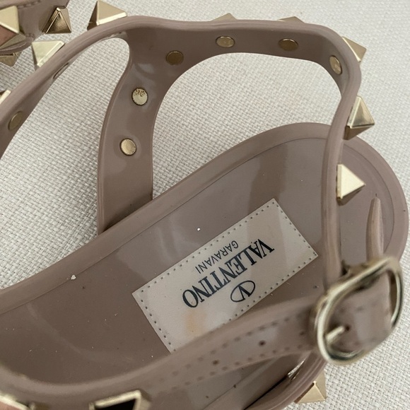 Valentino Poudre ROCKSTUD FLAT RUBBER SANDAL - Picture 8 of 12